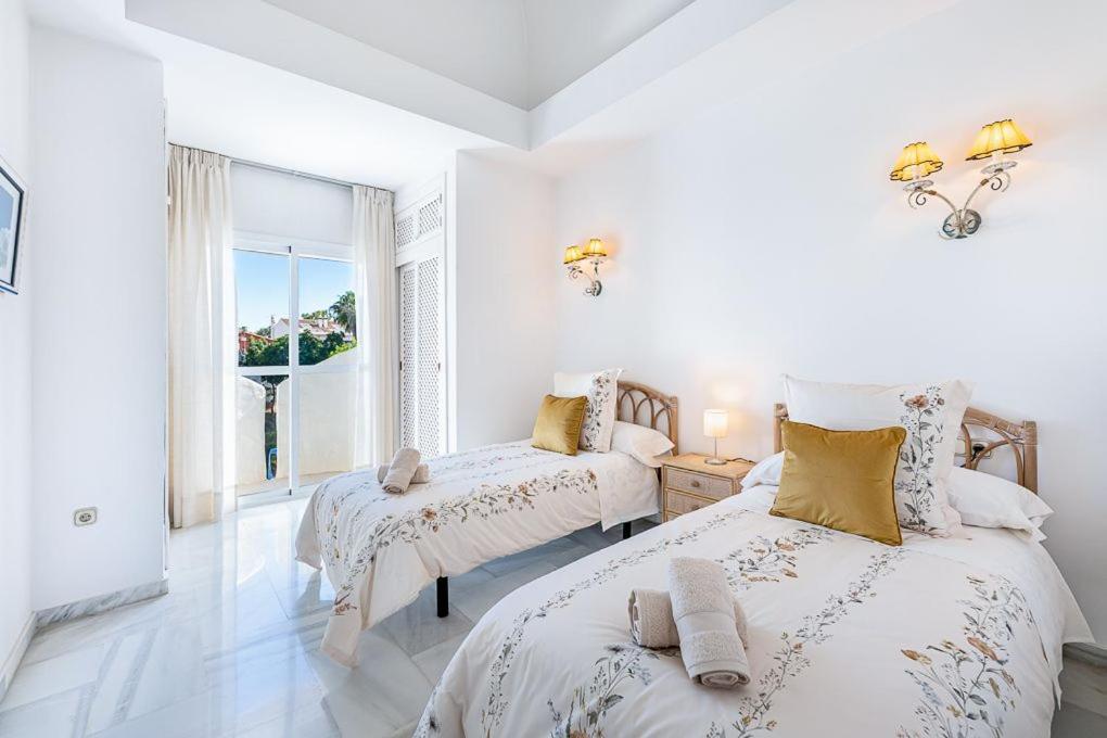 Puerto De Benalmadena Apartamento Vacacional Con Vistas Al Mar Y Yates Tres Habitaciones 2 Banos Zewnętrze zdjęcie